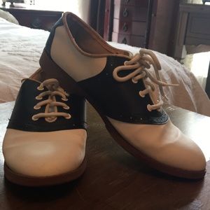 Saddle shoes